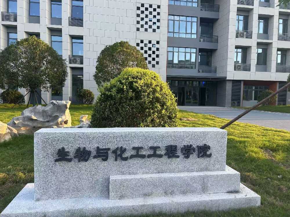 班戈县扬州职业大学体育场高杆灯项目